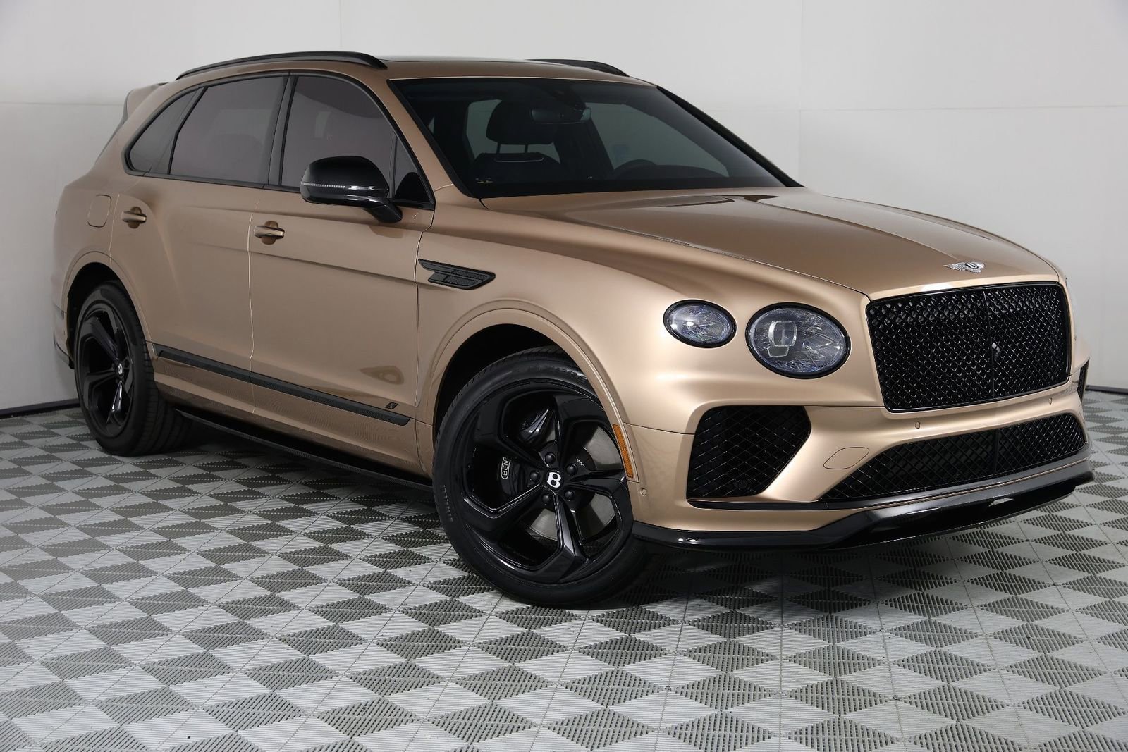 Used 2023 Bentley Bentayga image 17