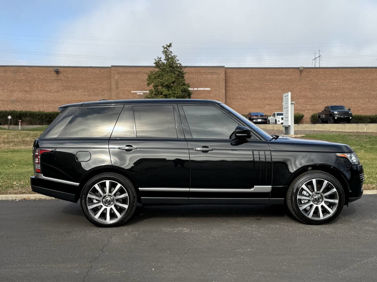 Used 2015 Land Rover Range Rover Autobiography image 8