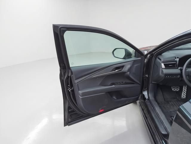 Used 2026 Toyota Camry Hybrid w/ Convenience Package FWD image 15