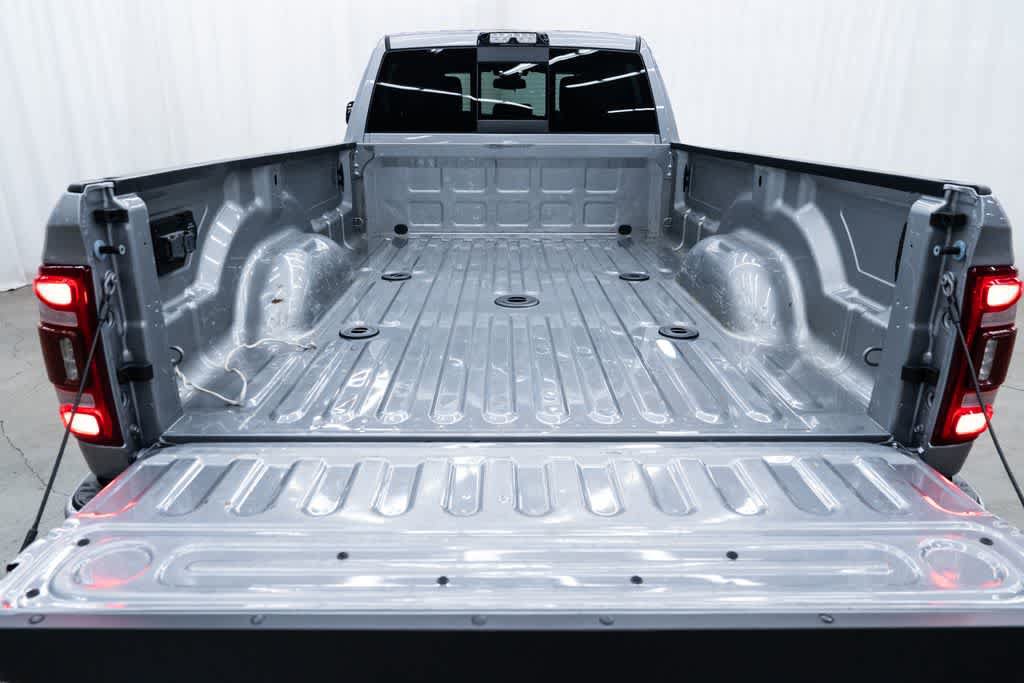 Used 2022 RAM 3500 Laramie AWD/4WD image 8