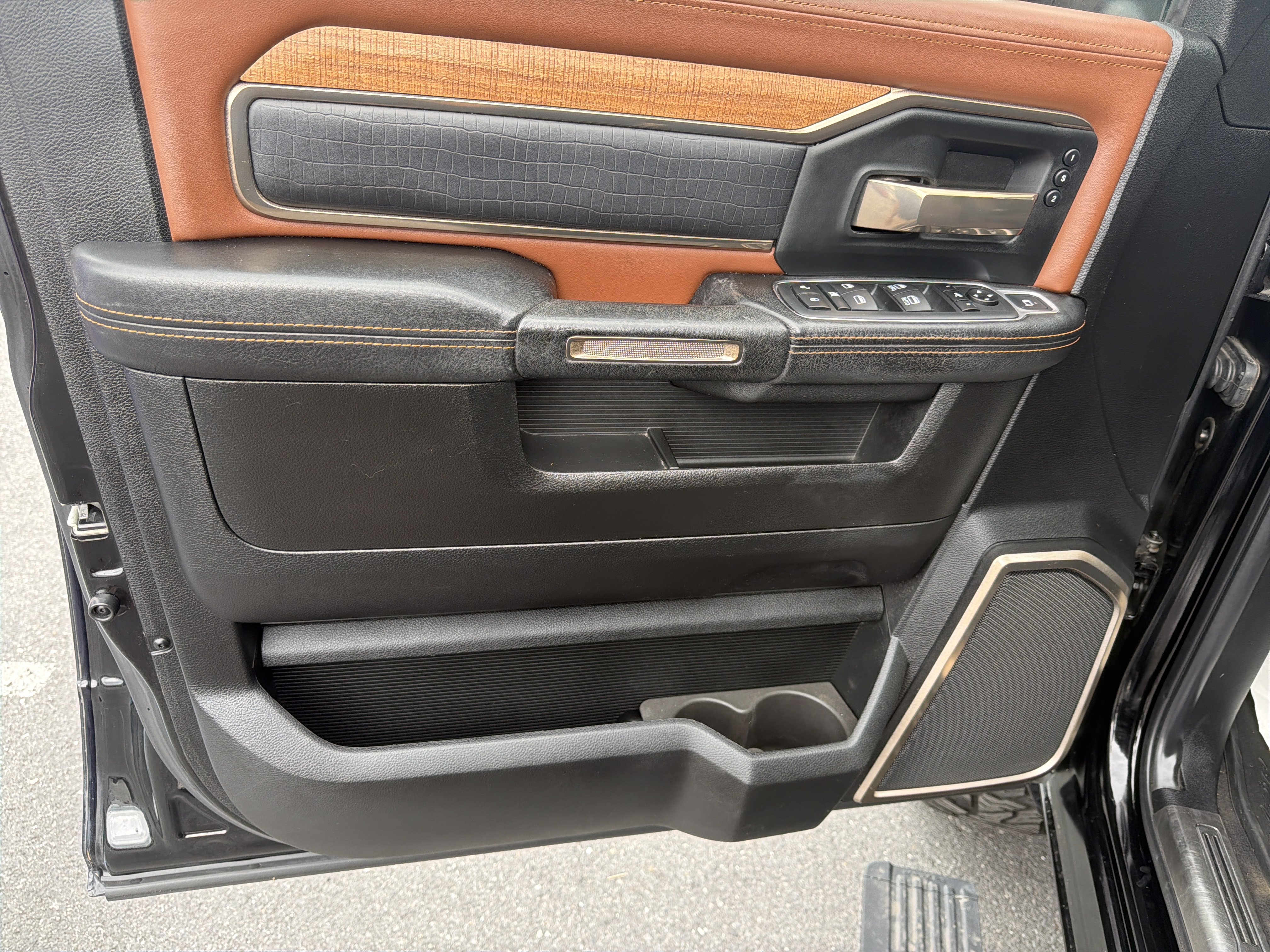 Used 2020 RAM 3500 Limited AWD/4WD image 15