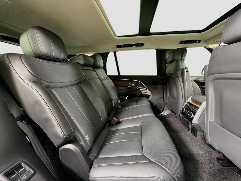 Certified 2024 Land Rover Range Rover Long Wheelbase SE AWD/4WD image 29