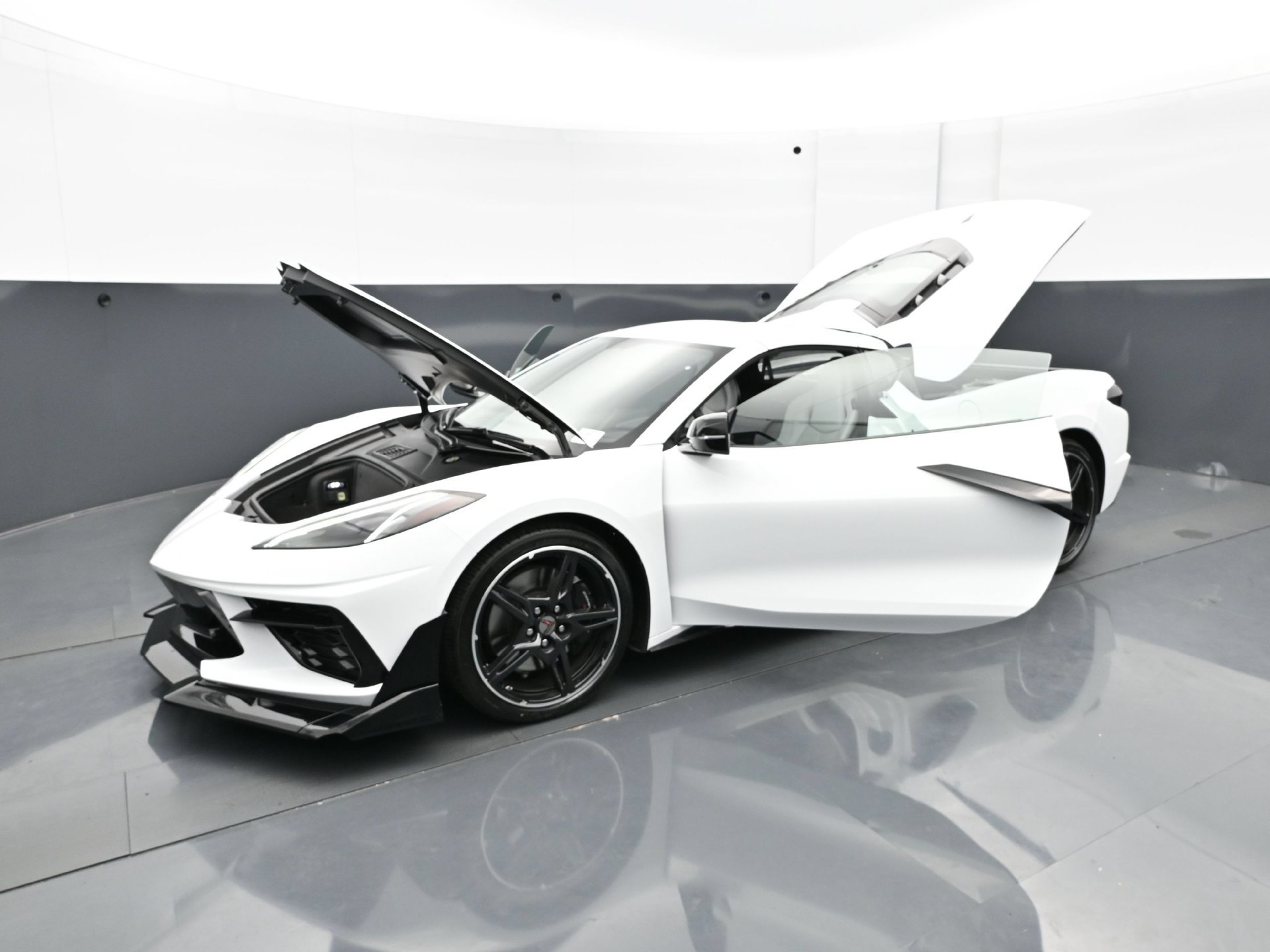 Used 2022 Chevrolet Corvette Stingray Coupe w/ Z51 Performance Package RWD image 33