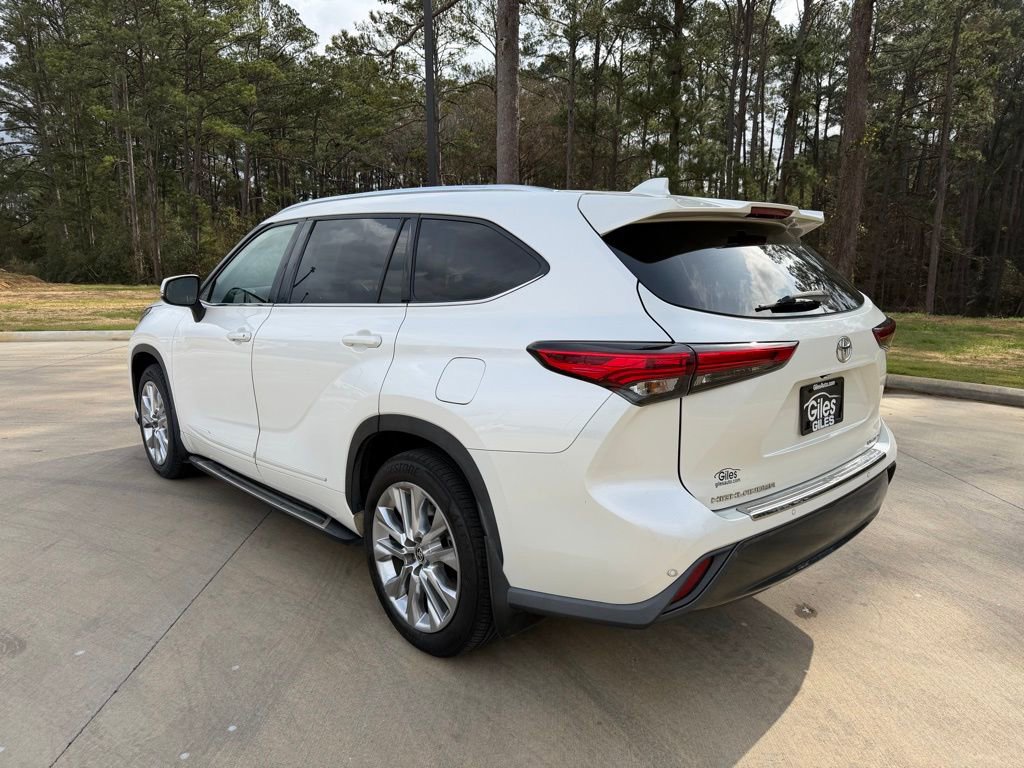 Used 2020 Toyota Highlander Limited image 3