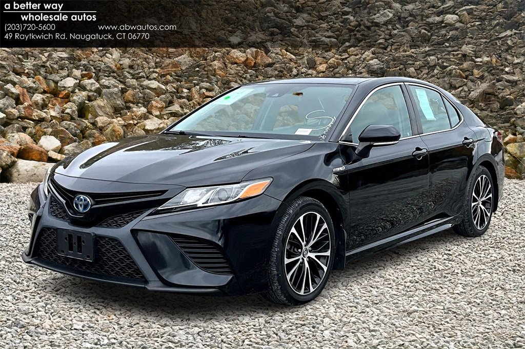 Used 2019 Toyota Camry SE w/ Sunroof Package
