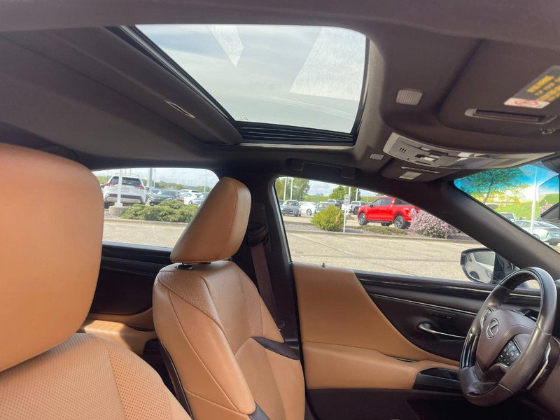 Used 2019 Lexus ES 350 w/ Premium Package image 10