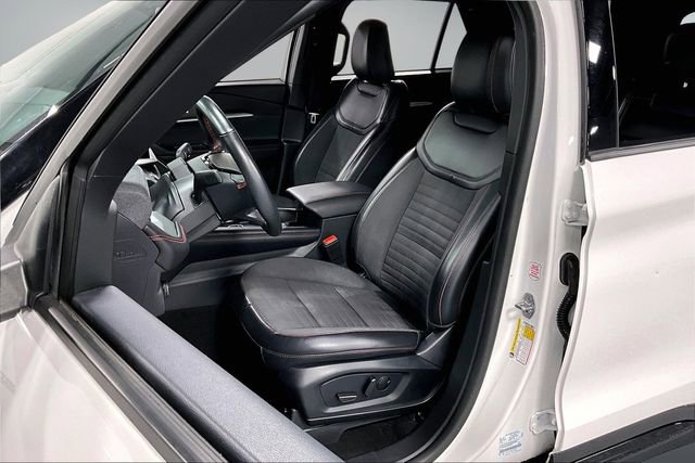 Used 2025 Ford Explorer ST-Line w/ ST-Line Street Pack AWD/4WD image 20
