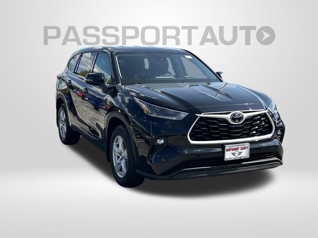 Used 2021 Toyota Highlander LE image 6