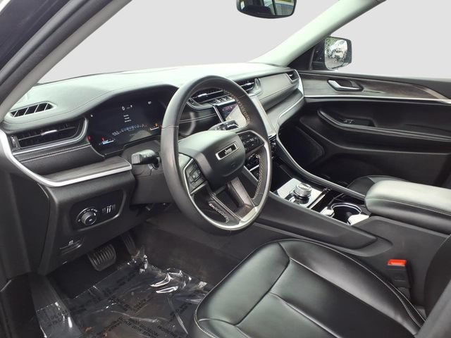 Used 2023 Jeep Grand Cherokee Limited w/ Black Appearance Package AWD/4WD image 10
