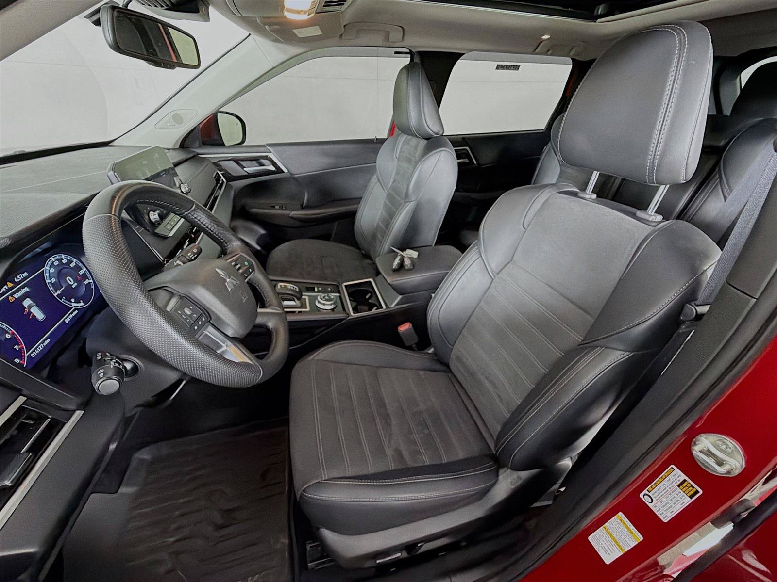 Used 2024 Mitsubishi Outlander SE AWD/4WD image 2