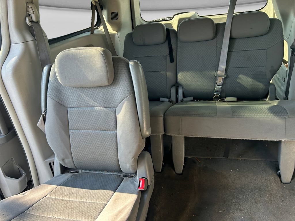 Used 2010 Chrysler Town & Country Touring FWD image 30