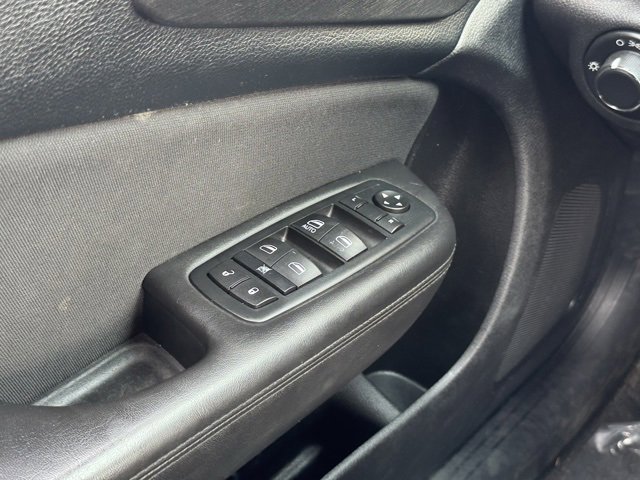 Used 2015 Chrysler 200 Limited image 21