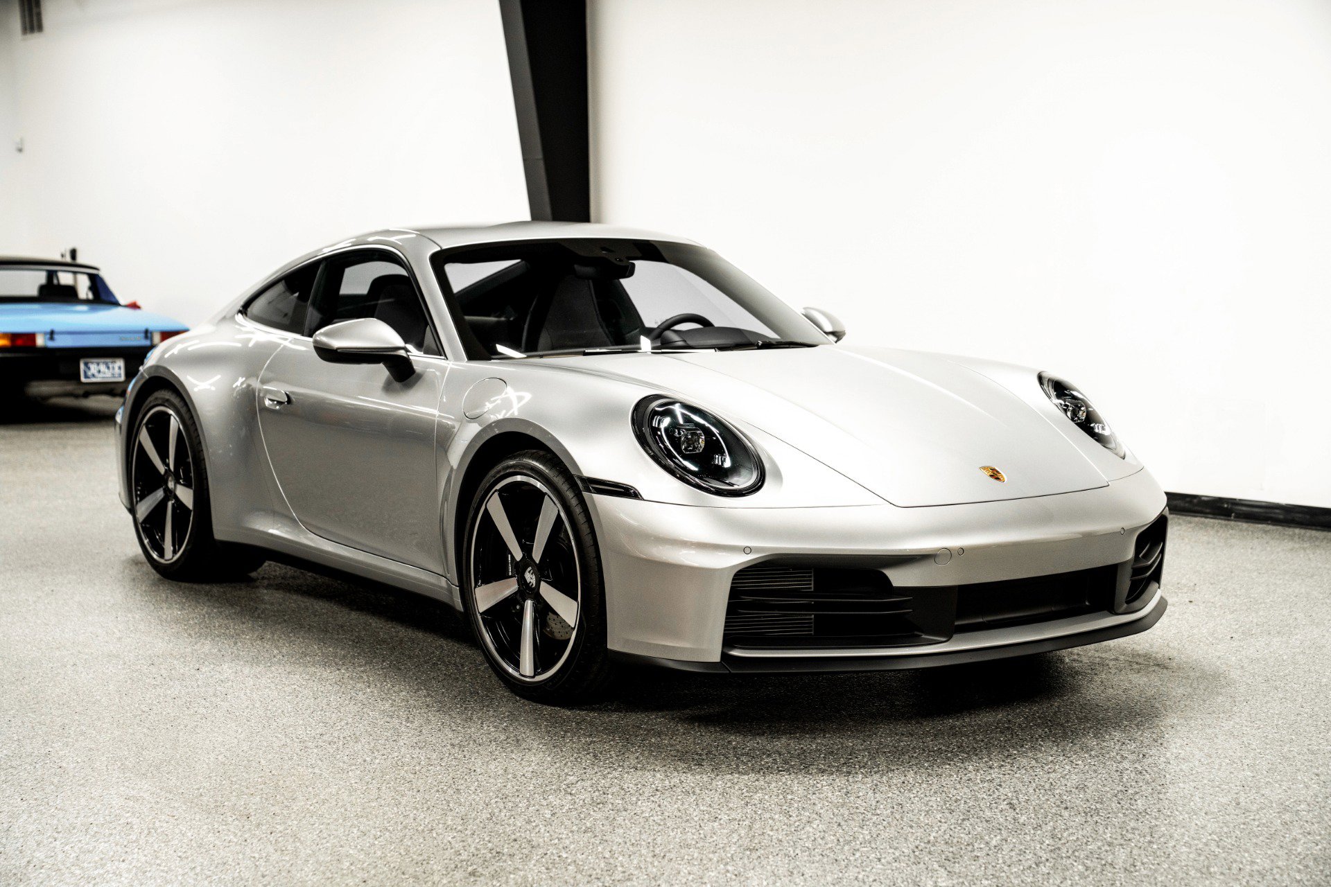 Used 2025 Porsche 911 Carrera image 3
