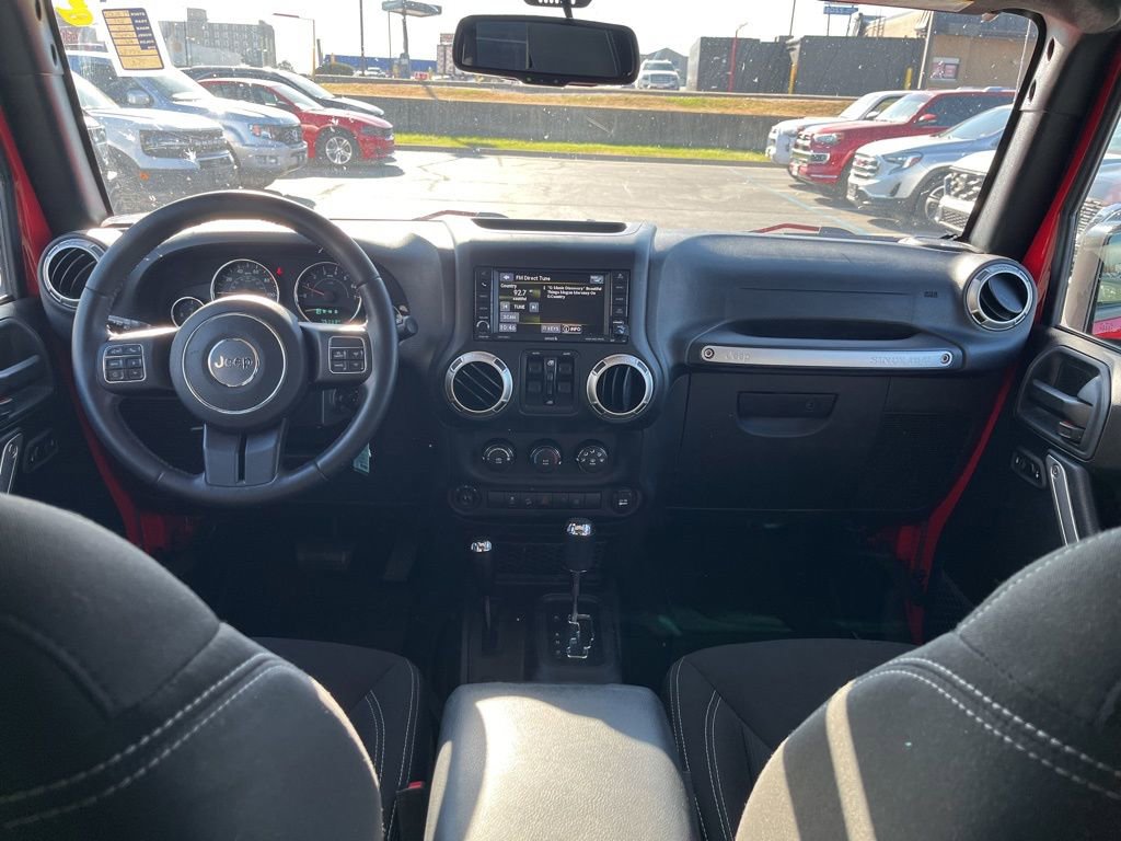 Used 2017 Jeep Wrangler Unlimited Rubicon w/ Connectivity Group image 24