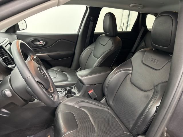 Used 2019 Jeep Cherokee Limited w/ Technology Group image 16