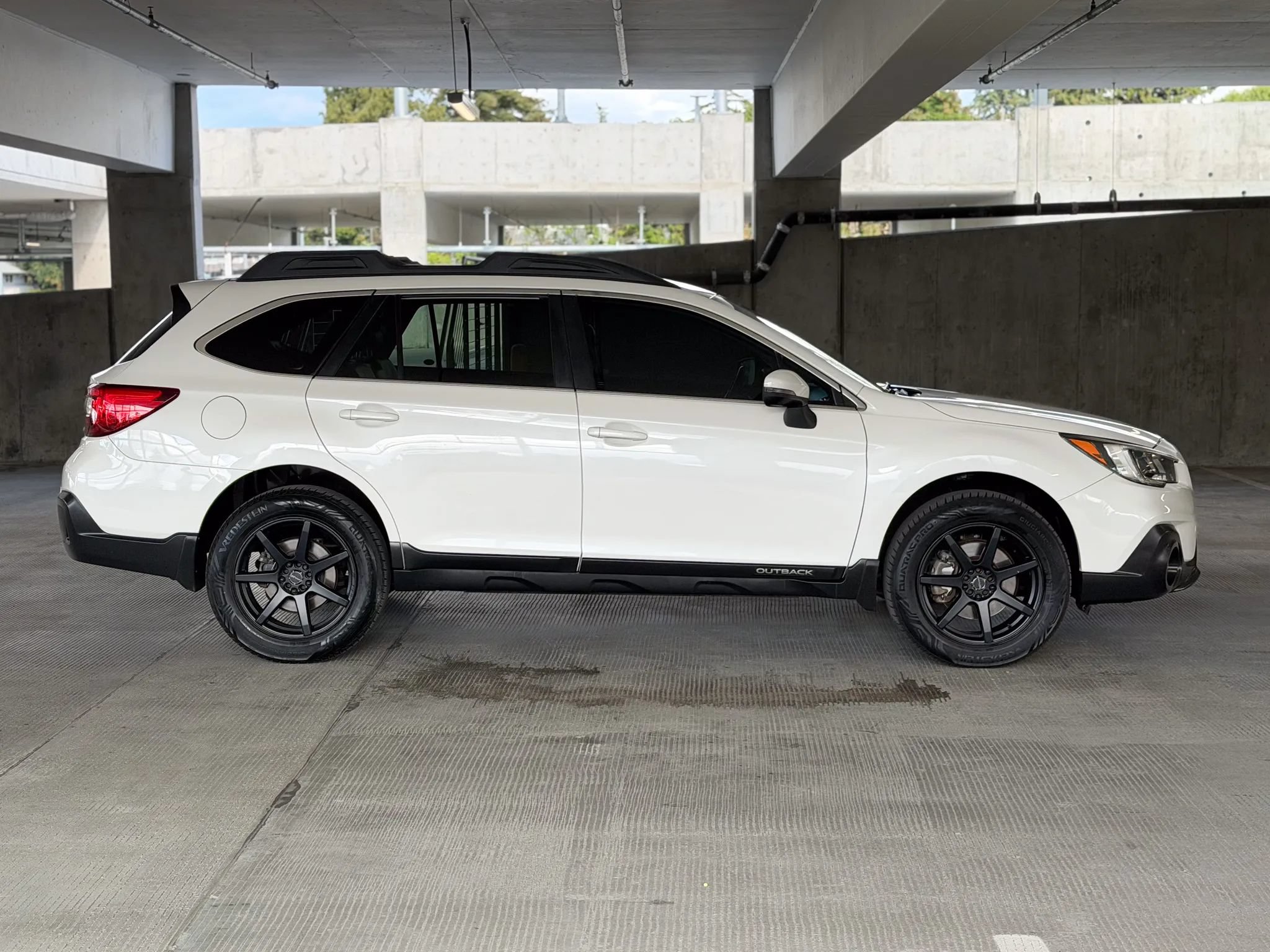 Used 2019 Subaru Outback 2.5i Limited w/ Popular Package #2 AWD/4WD image 4