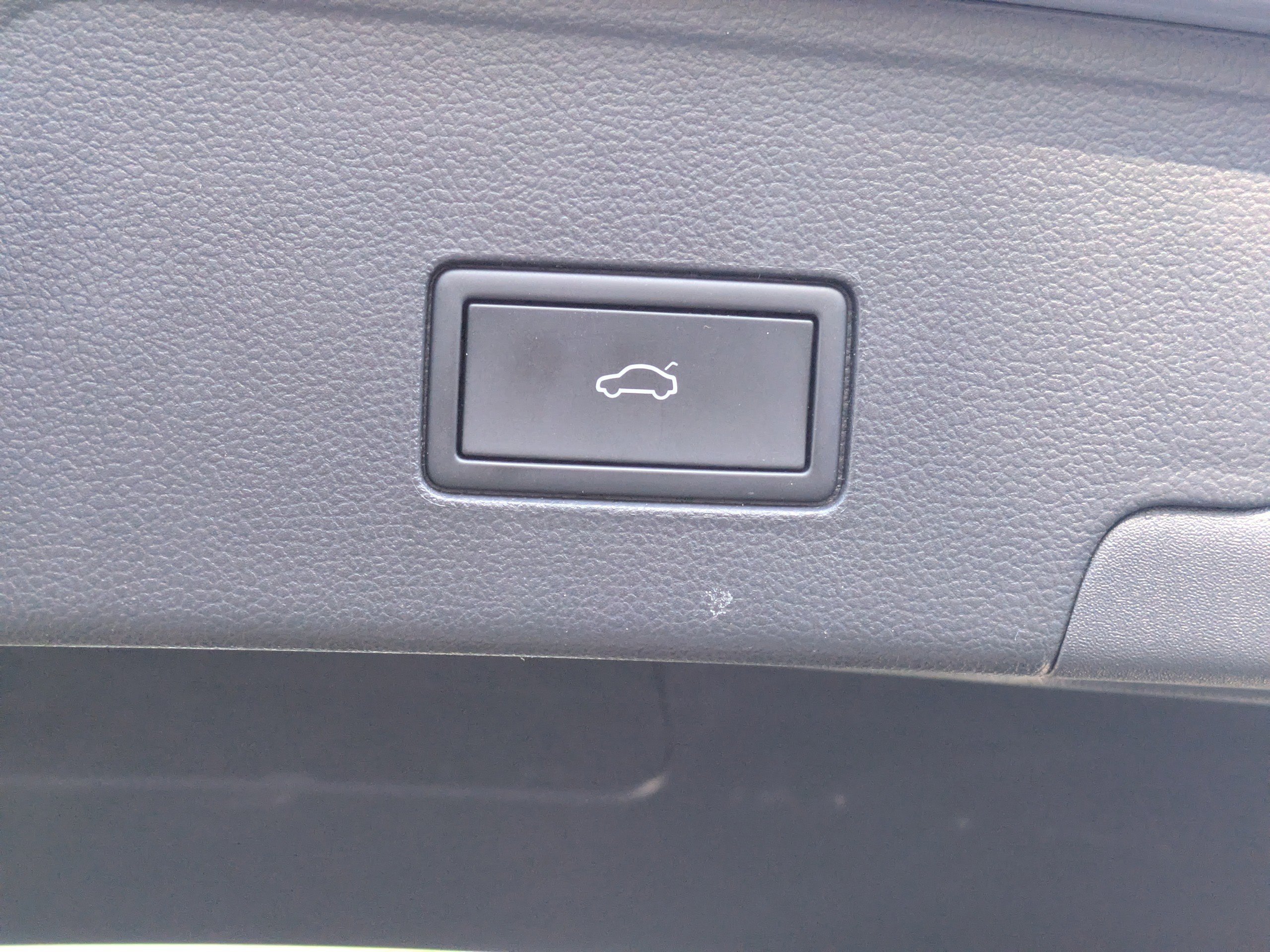 Used 2024 Volkswagen Atlas Cross Sport SE w/ Panoramic Sunroof Package FWD image 14