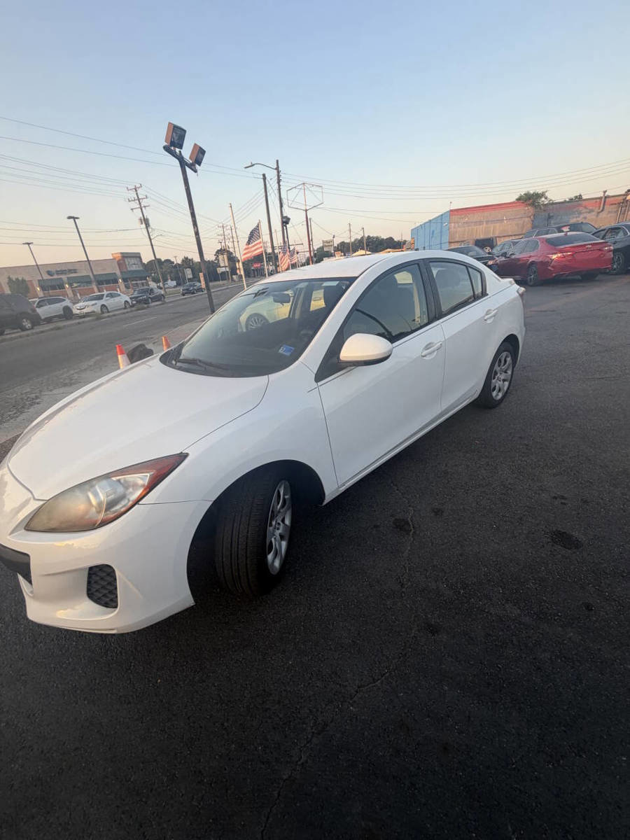 Used 2012 MAZDA MAZDA3 i Sport FWD image 3