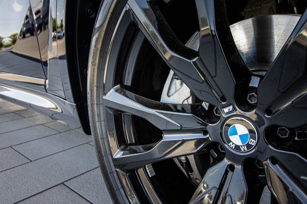 Used 2025 BMW X7 xDrive40i w/ M Sport Package AWD/4WD image 5