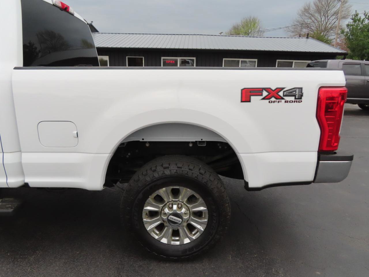 Used 2018 Ford F250 XLT w/ XLT Premium Package image 13