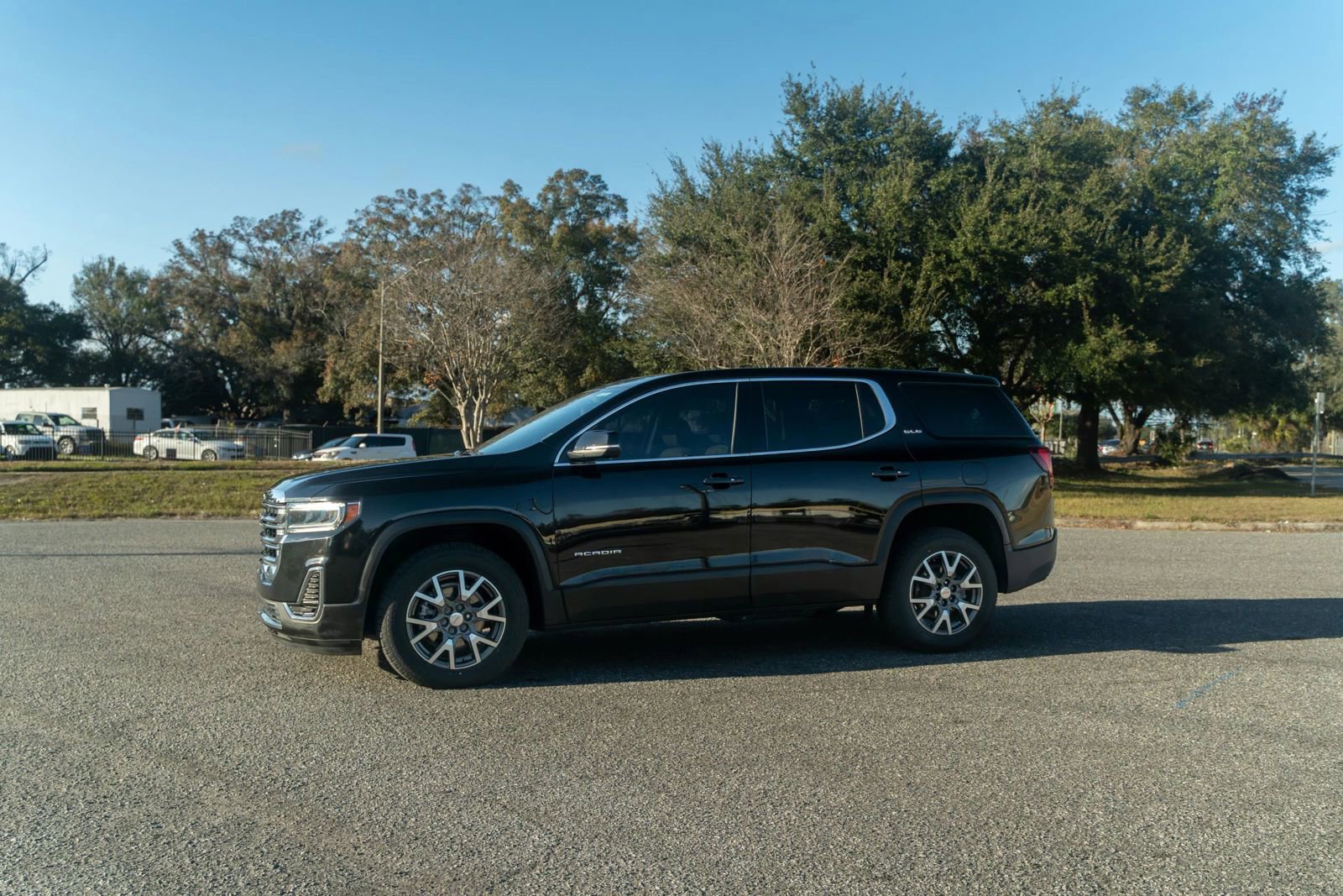 Used 2021 GMC Acadia SLE image 3