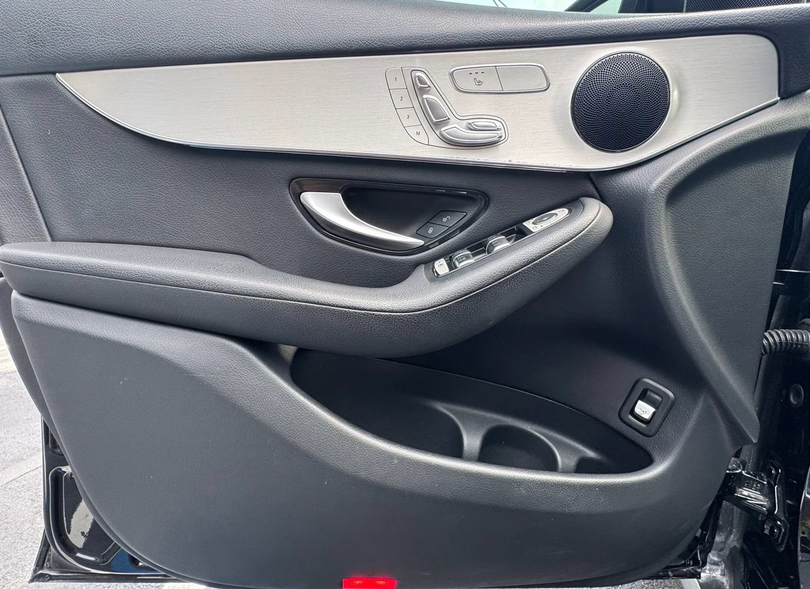 Used 2019 Mercedes-Benz GLC 300 image 12