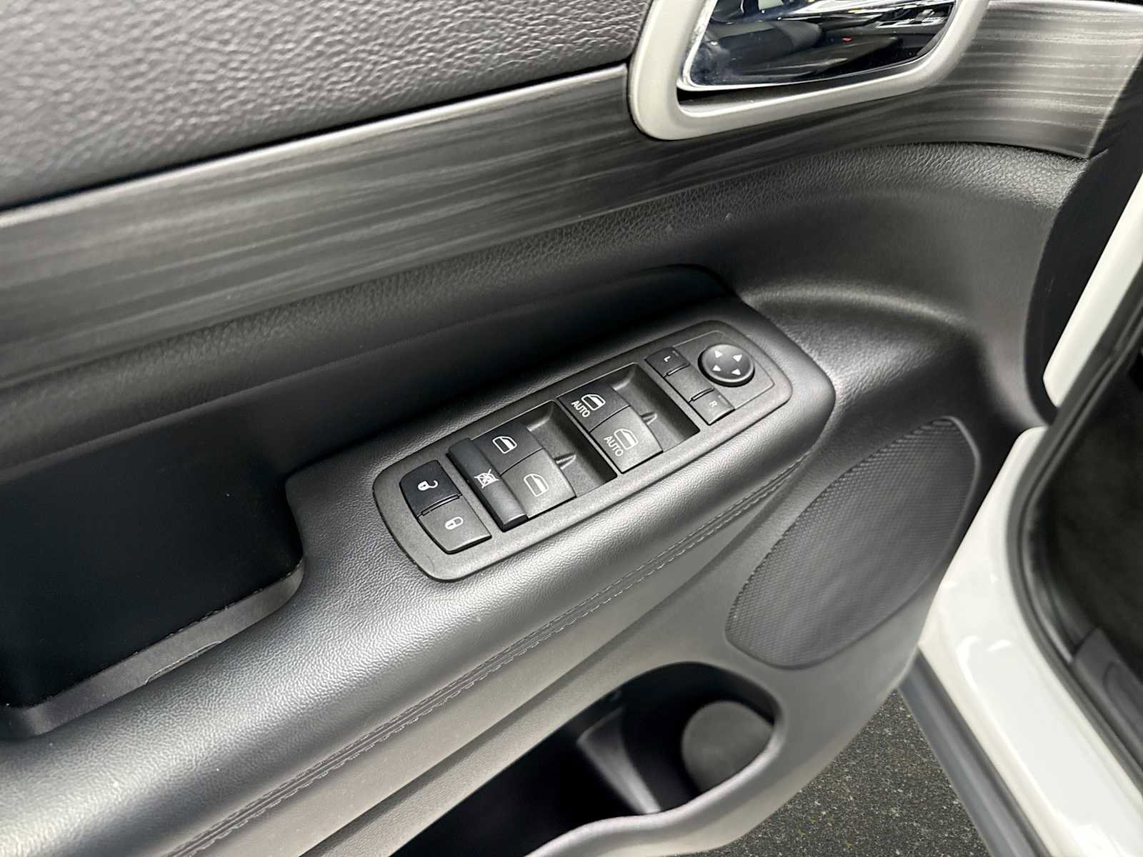 Used 2022 Jeep Grand Cherokee Laredo X AWD/4WD image 15