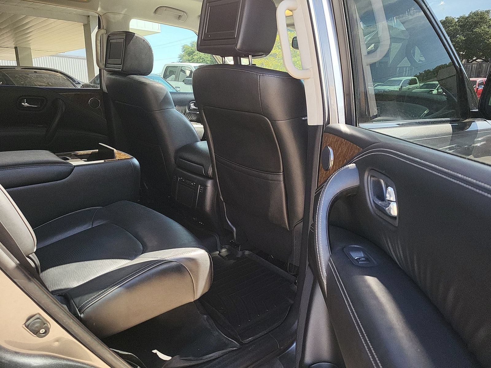 Used 2017 INFINITI QX80 2WD w/ Driver Assistance Package image 27