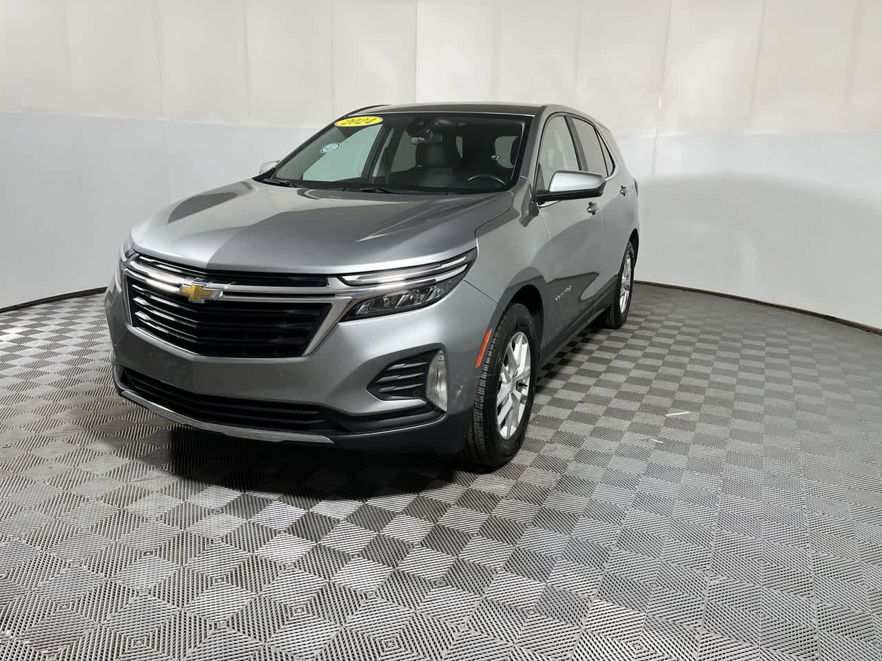 Used 2024 Chevrolet Equinox LT w/ Driver Convenience Package FWD image 4
