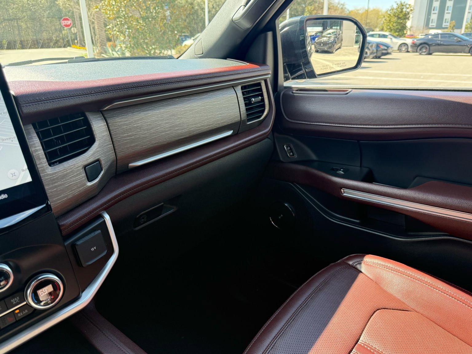 Used 2024 Ford Expedition Limited image 48