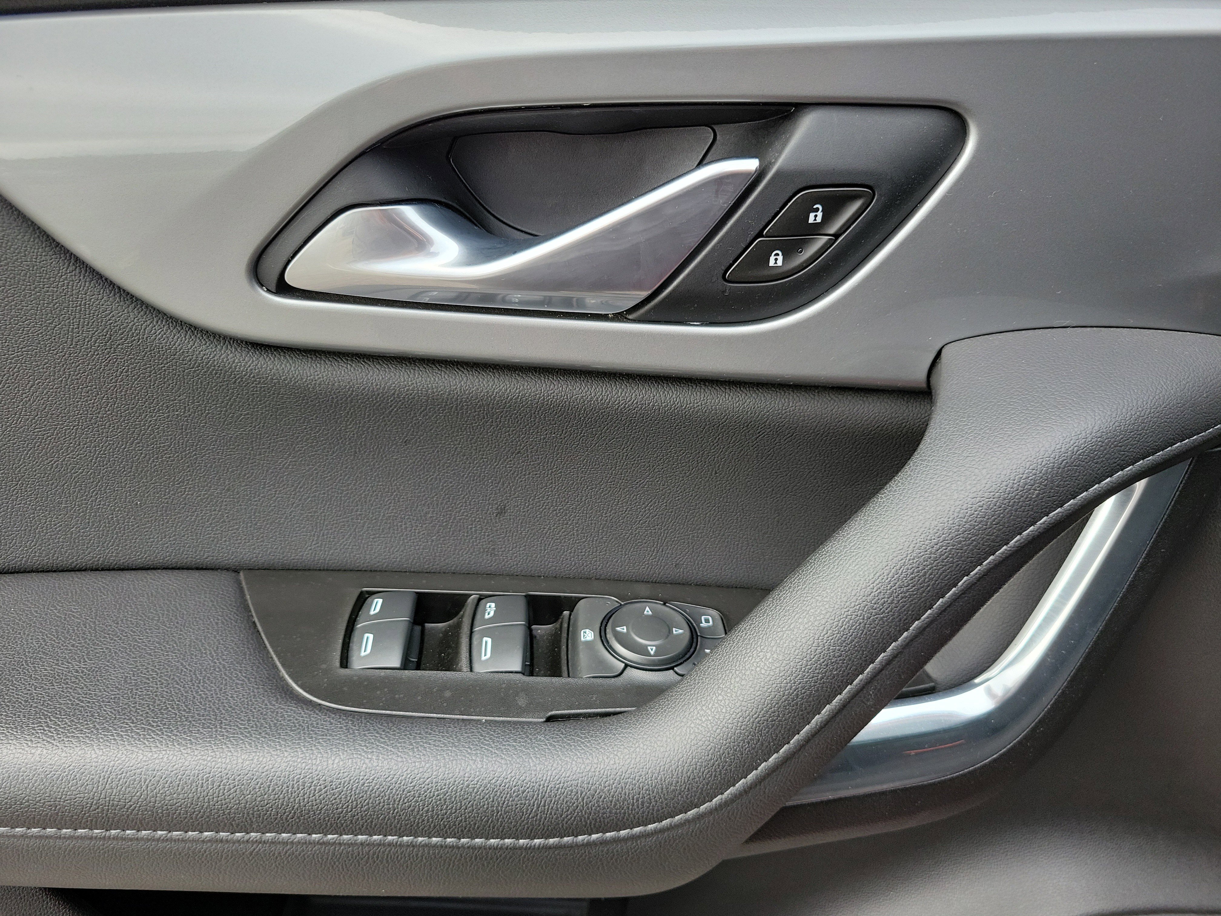 Used 2020 Chevrolet Blazer LT image 17