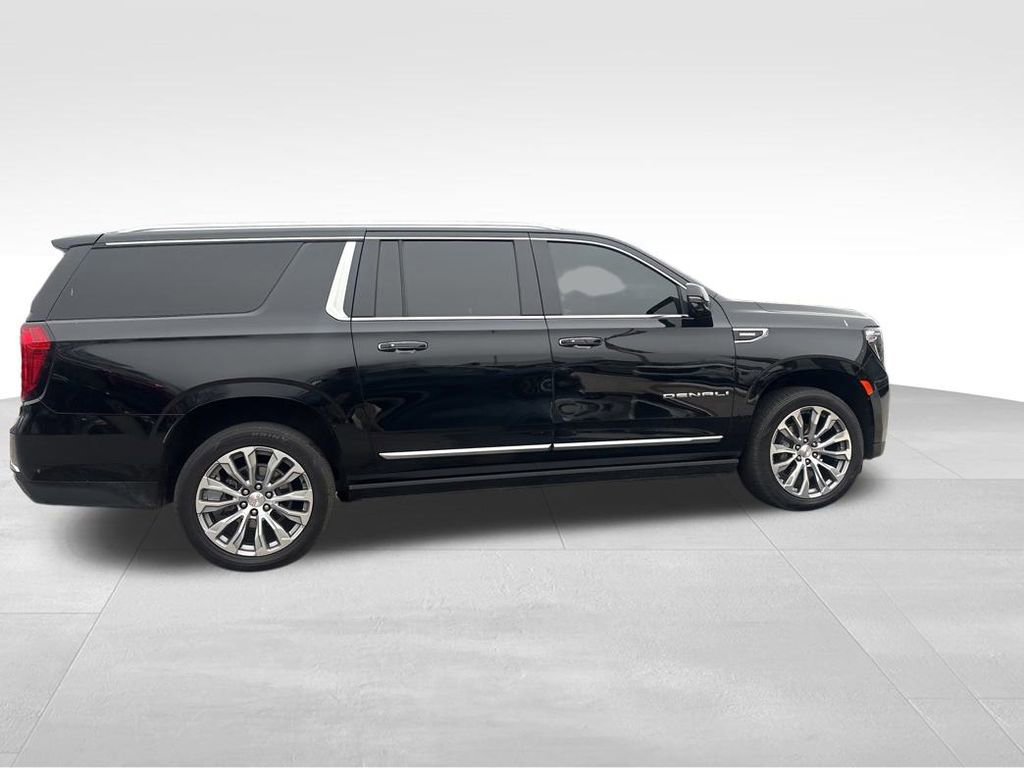 Used 2023 GMC Yukon XL Denali image 9
