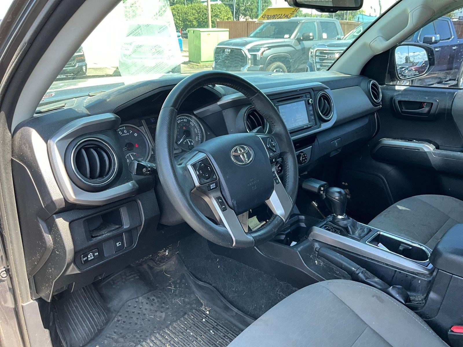 Used 2018 Toyota Tacoma SR5 AWD/4WD image 16