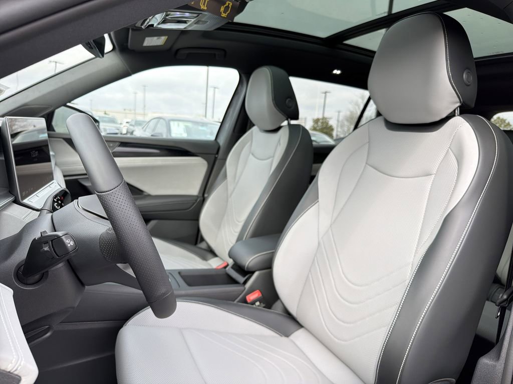 New 2026 Volkswagen Tiguan SE R-Line FWD image 12