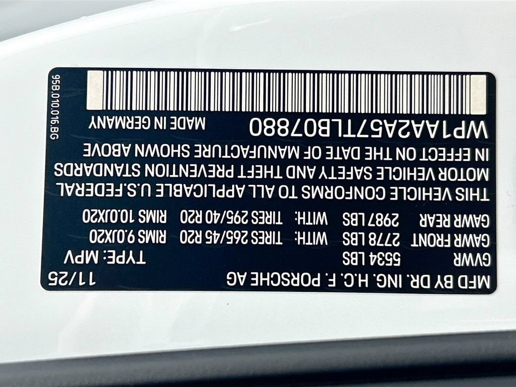 Used 2026 Porsche Macan AWD/4WD image 36