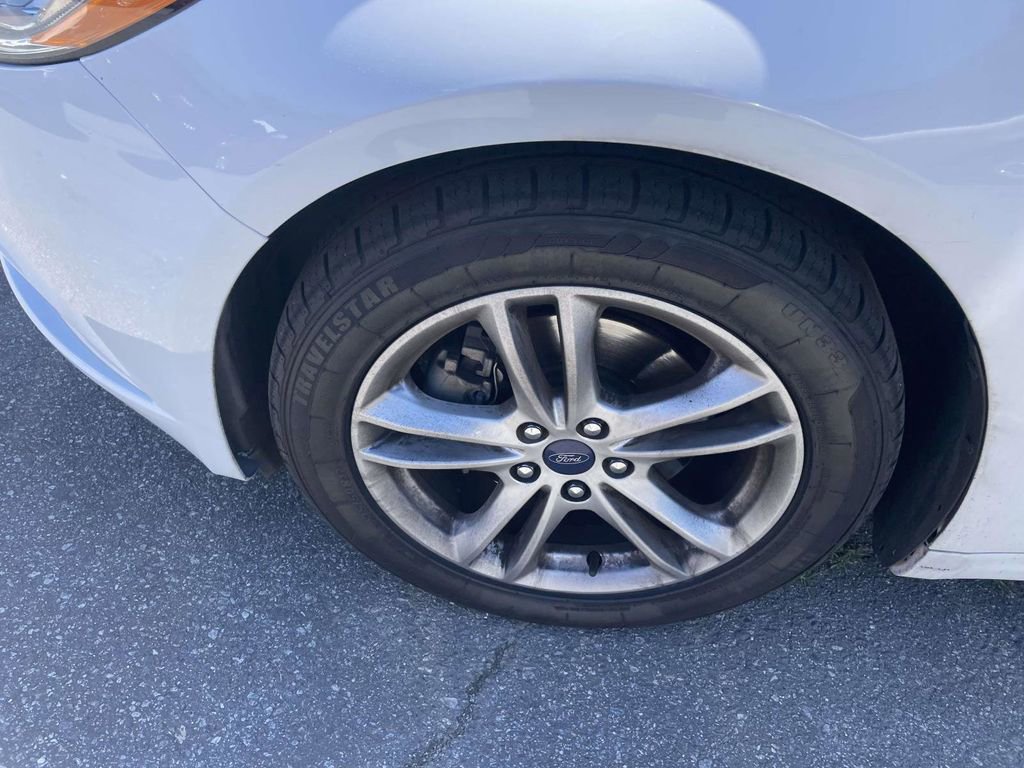 Used 2018 Ford Fusion SE FWD image 10