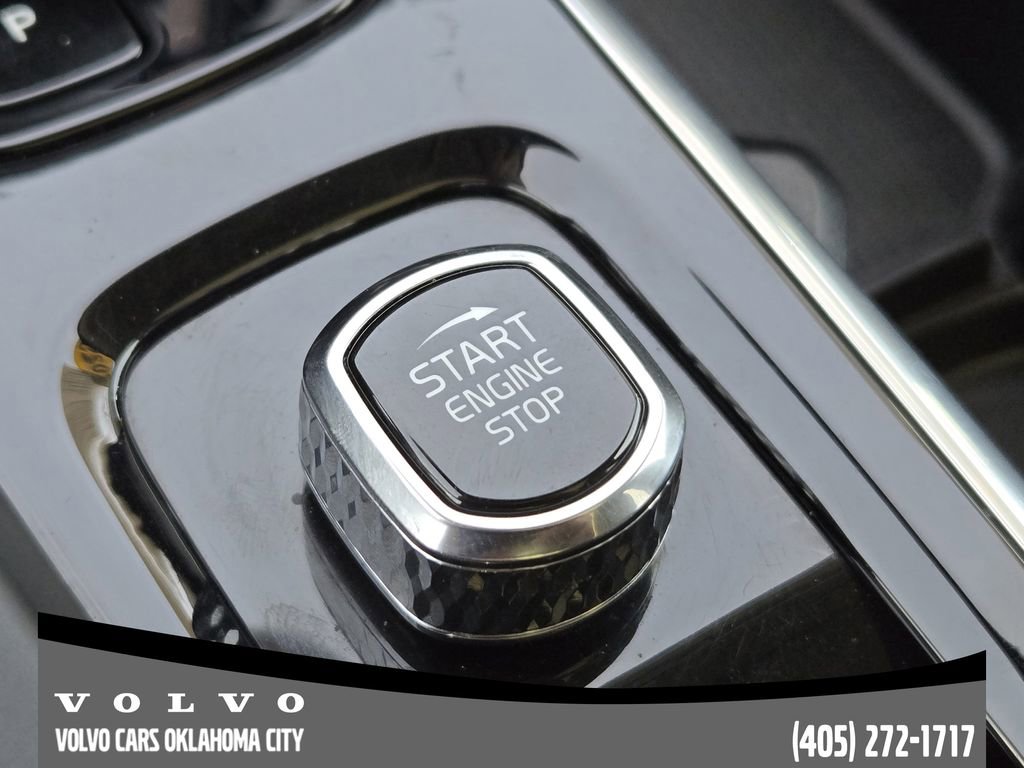 Certified 2025 Volvo XC60 B5 Core image 19