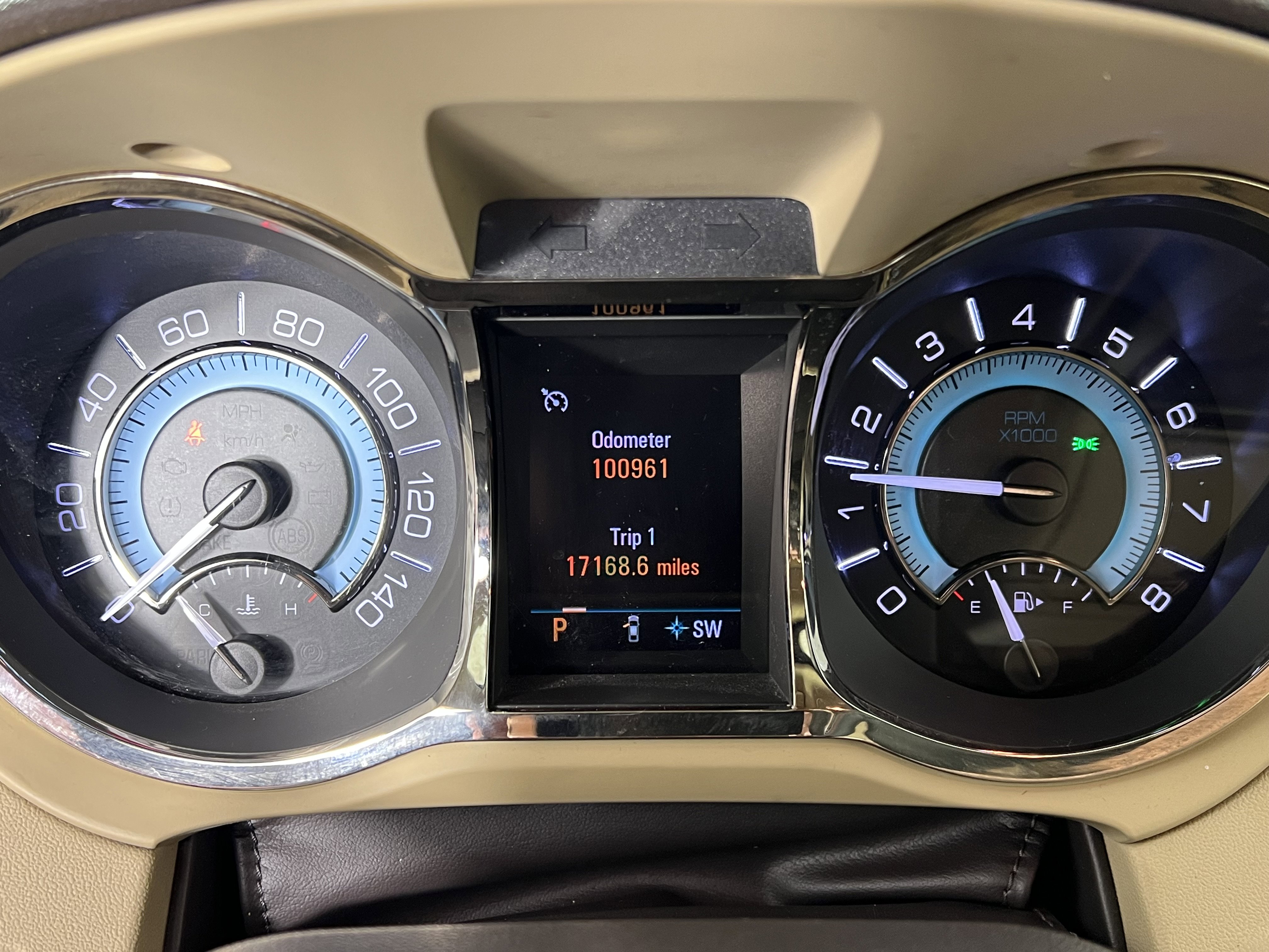 Used 2010 Buick LaCrosse CXS image 28