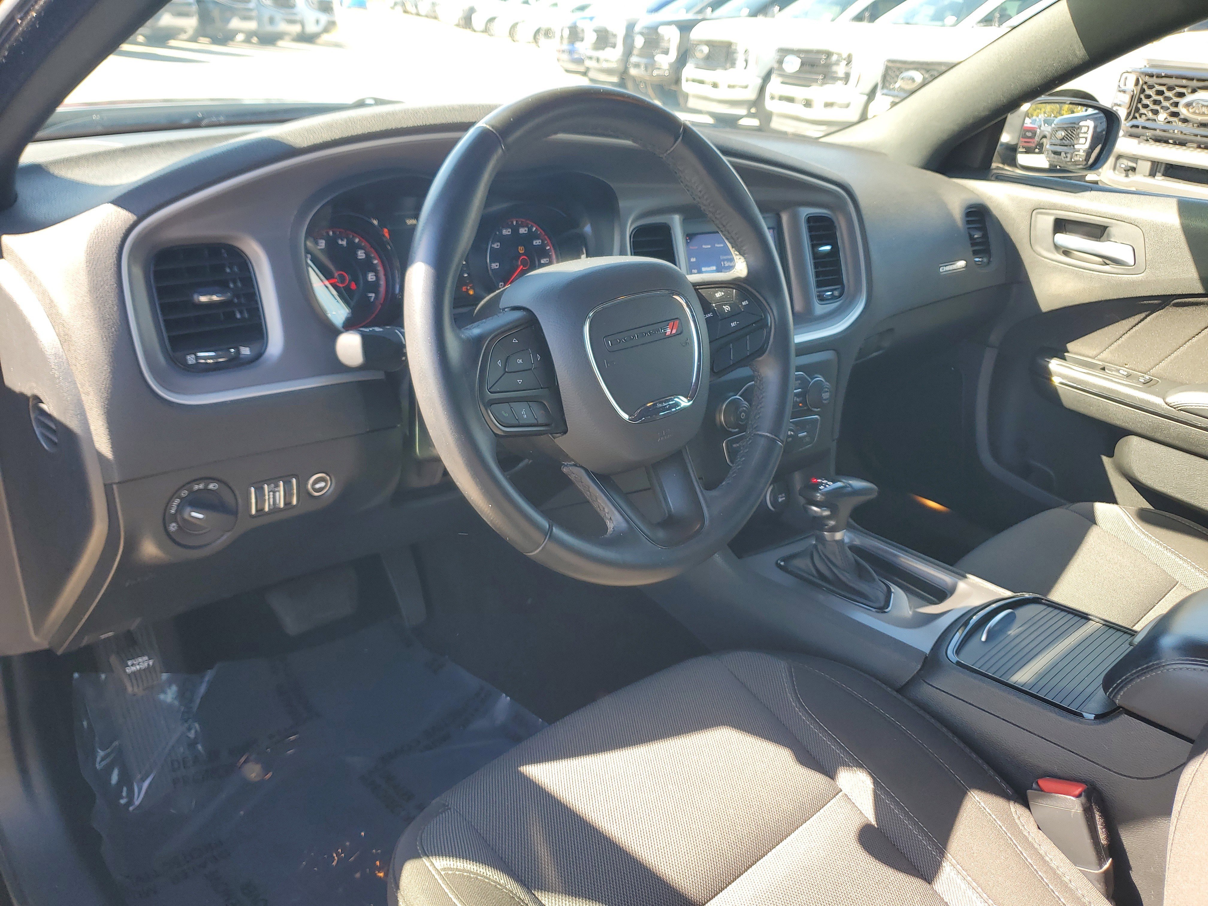 Used 2022 Dodge Charger SXT w/ Blacktop Package image 9