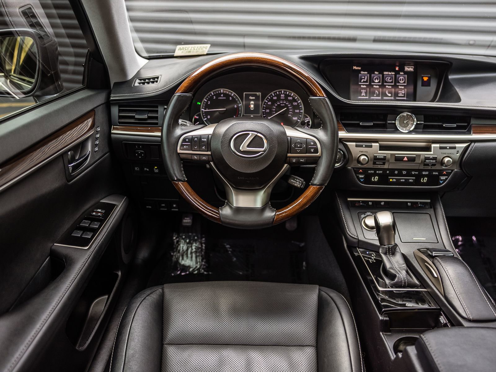 Used 2016 Lexus ES 350 w/ Navigation System Package image 13