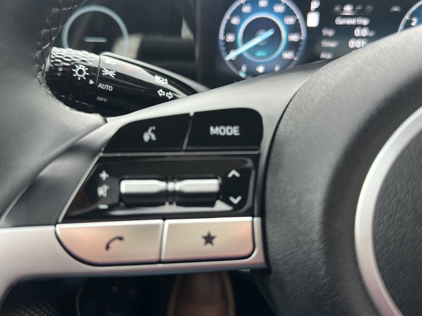 Used 2025 Hyundai Elantra Limited image 28