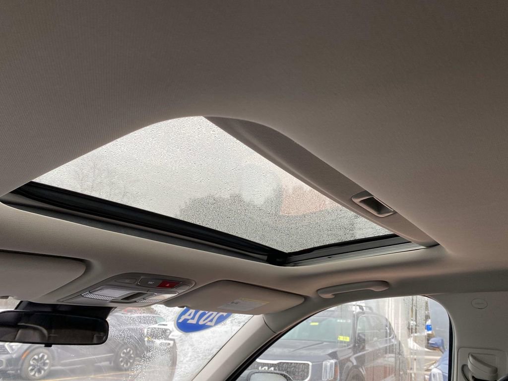 Used 2024 Kia Telluride S w/ S Sunroof Package image 9