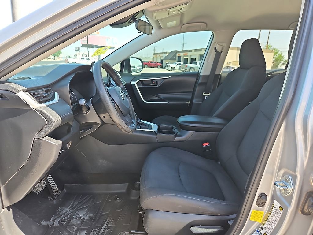 Used 2021 Toyota RAV4 LE AWD/4WD image 15