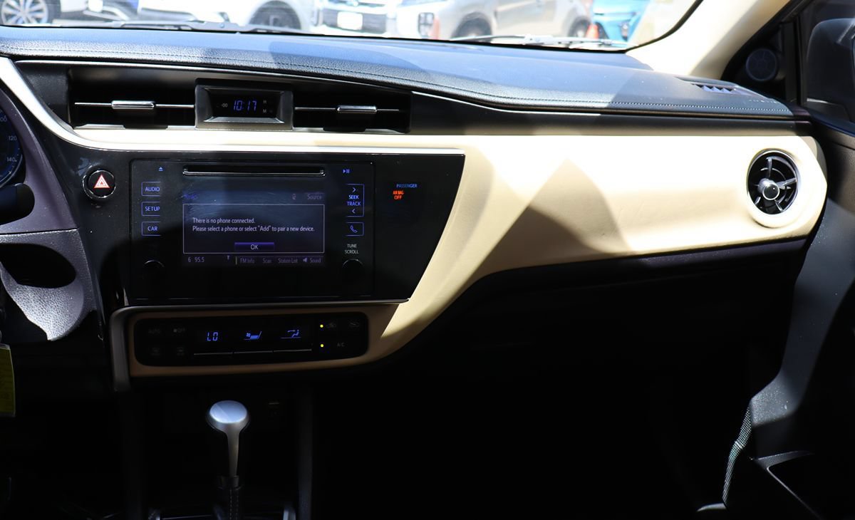 Used 2018 Toyota Corolla LE w/ Carpet Mat Package (TMS) FWD image 43