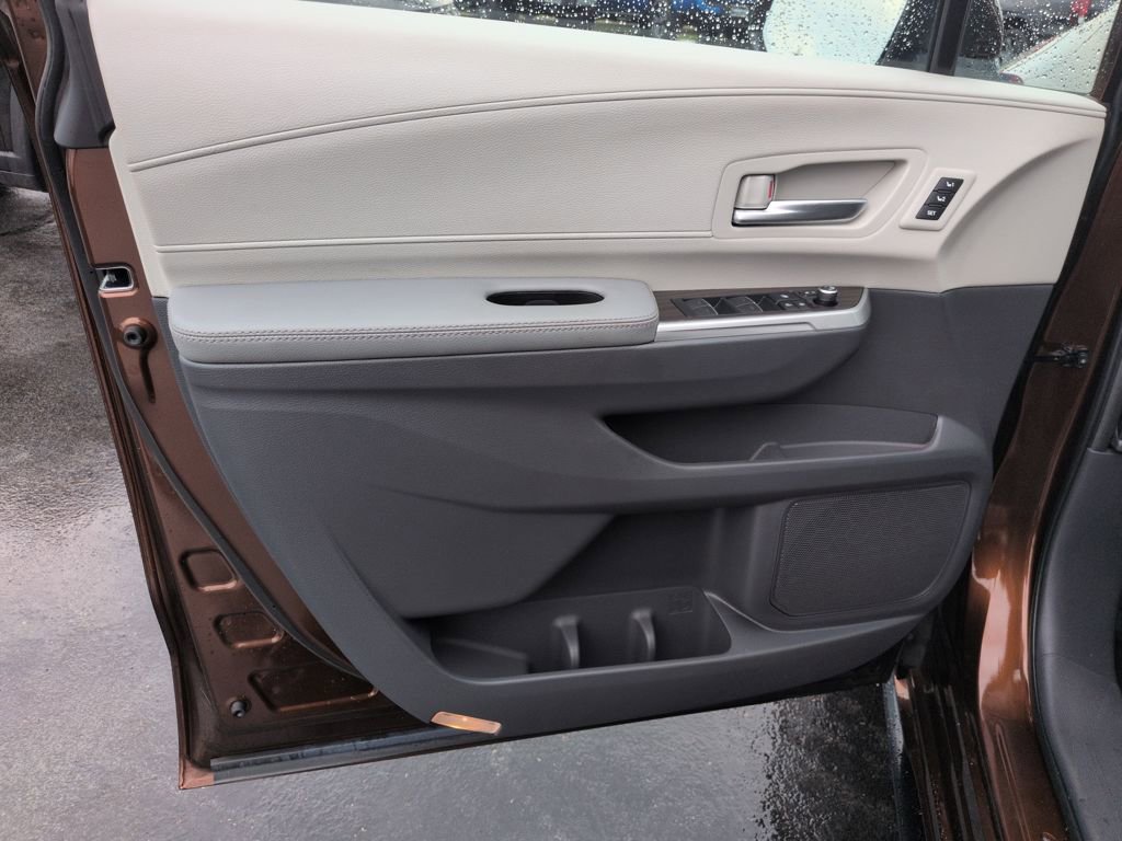 Certified 2024 Toyota Sienna Limited image 10