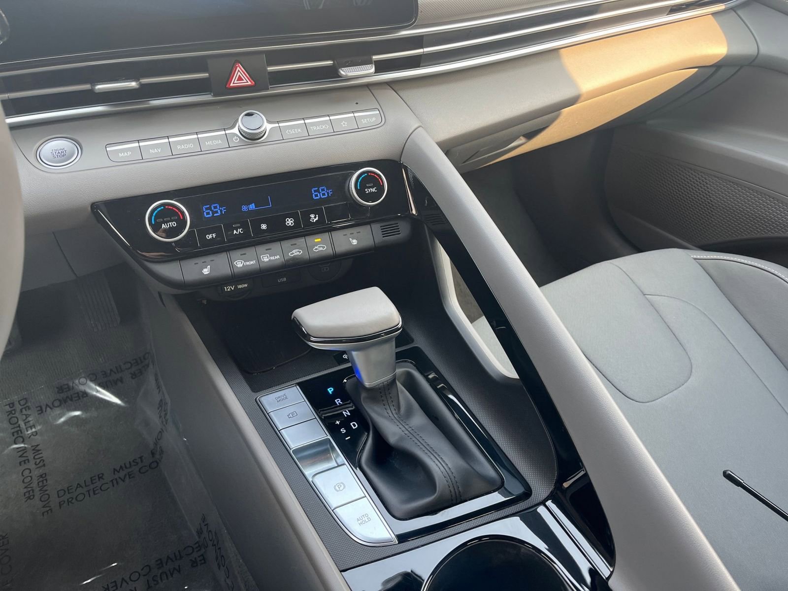 Used 2025 Hyundai Elantra SEL image 43