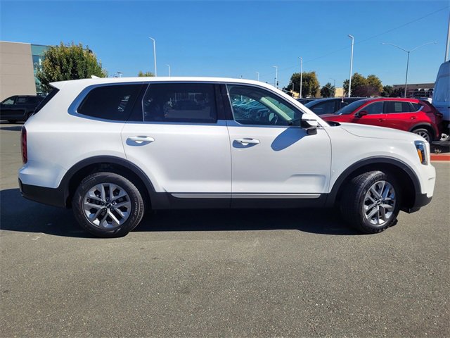 Used 2024 Kia Telluride LX image 3