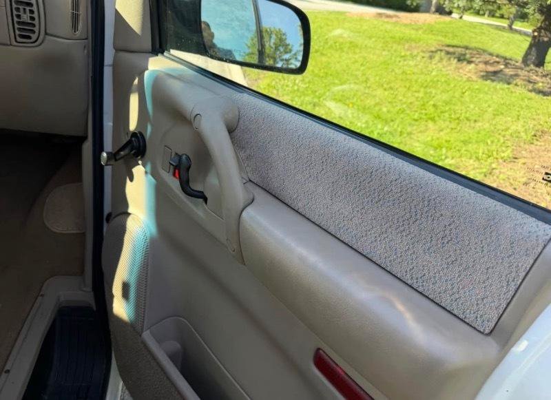 Used 1999 Chevrolet Astro Passenger RWD image 17