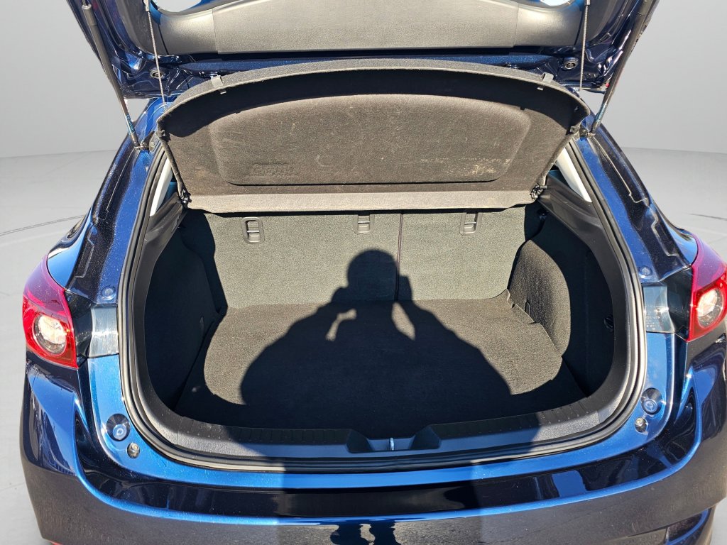 Used 2018 MAZDA MAZDA3 Touring image 21