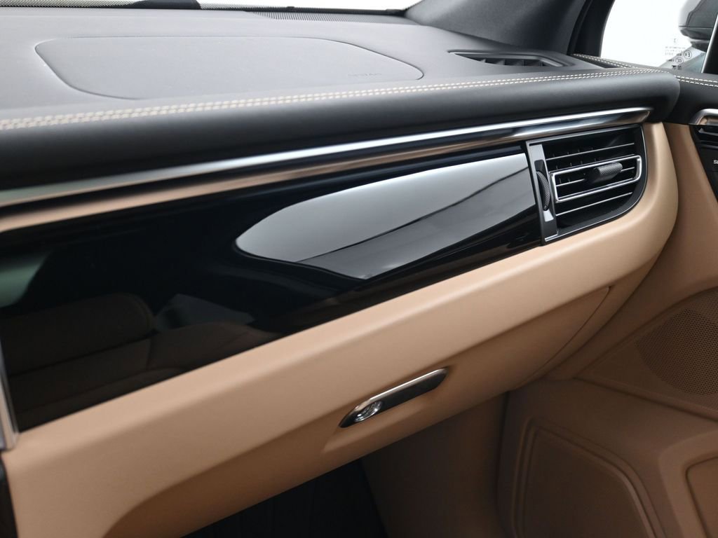 Certified 2023 Porsche Macan Turbo image 23